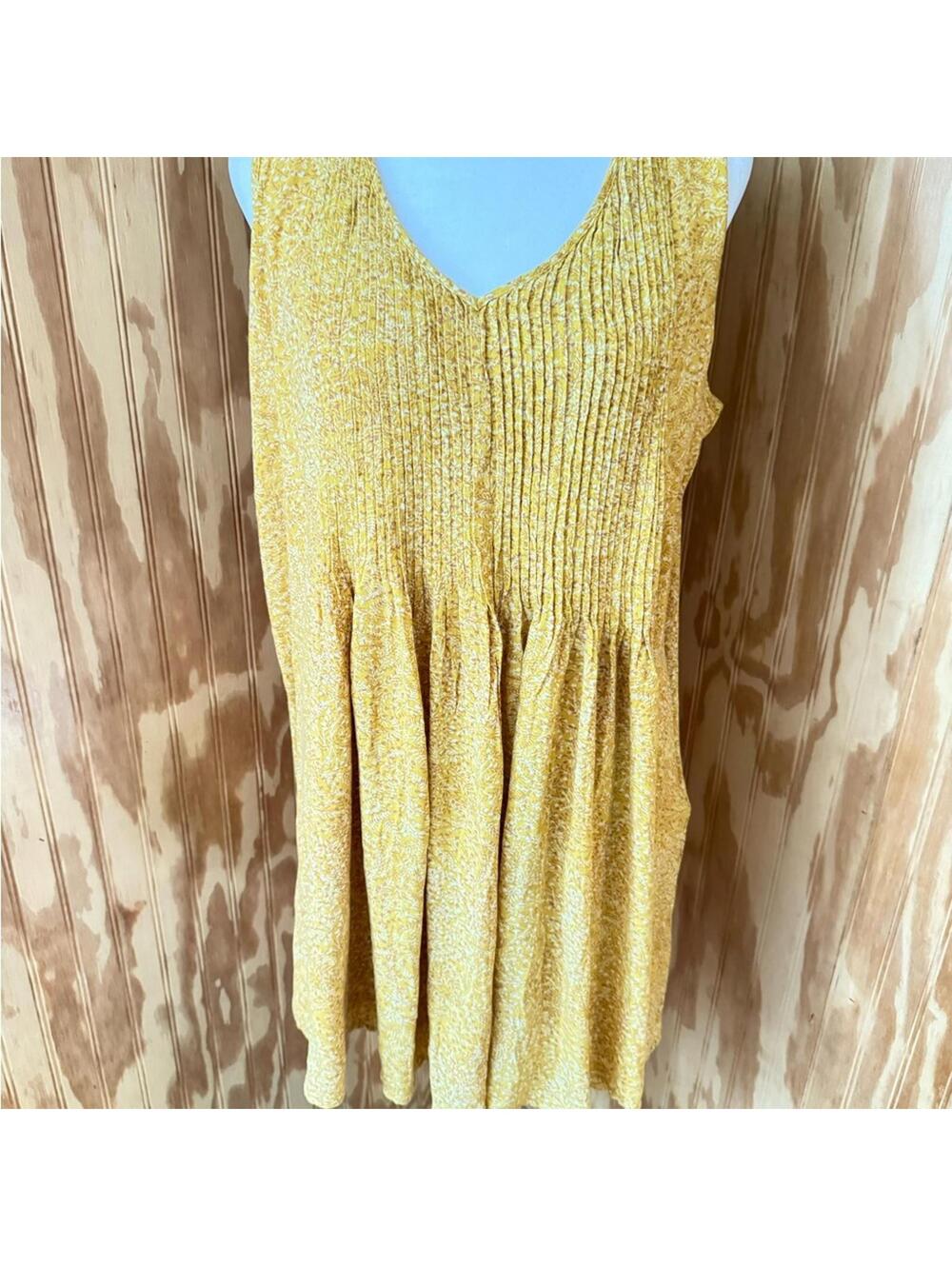 Old Navy Pleated Crepe Sleeveless Dress
